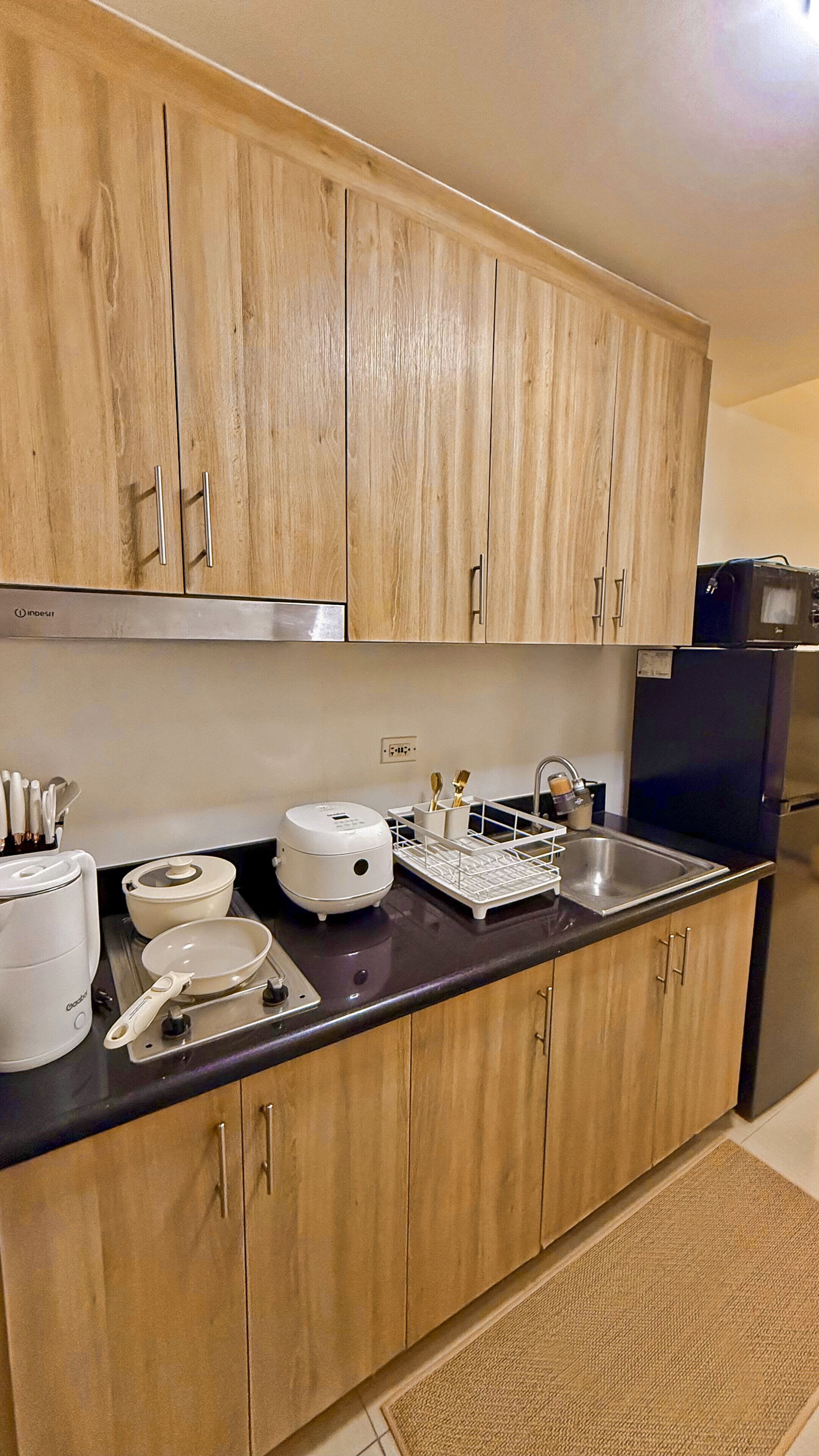 Fridge, microwave, stovetop, electric kettle