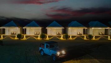 Tent, balkon, uitzicht op resort | Exterieur