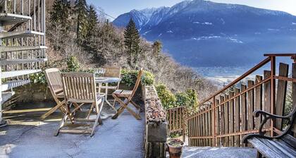 Panoramic Alpine House near Sentiero Valtellina
