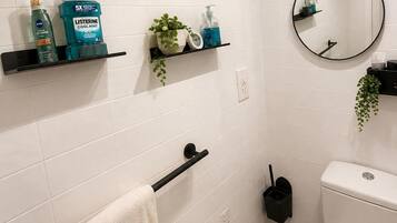 Bañera con ducha, bañera profunda