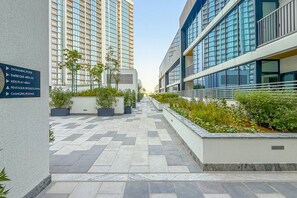 Unclassified image, 4 of 51, button - 3BR Apartment Partial Burj & Dubai Frame Panorama (Dubai)