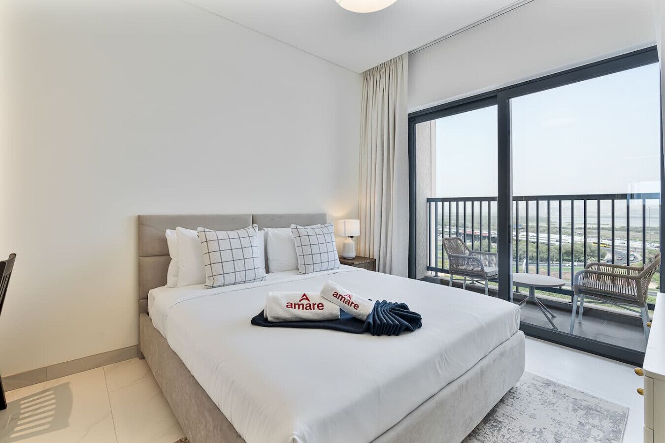 Desk, iron/ironing board, WiFi, bed sheets
