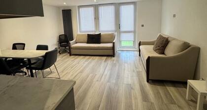 4 Bedroom London House - Wifi & Free Parking