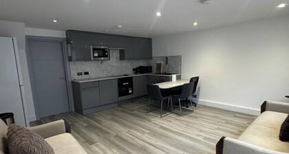 4 Bedroom London House - Wifi & Free Parking