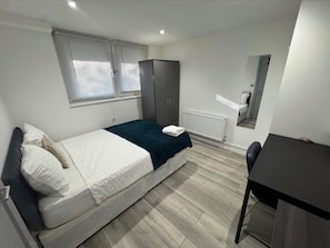 Room - 4 Bedroom London House - Wifi & Free Parking (London)