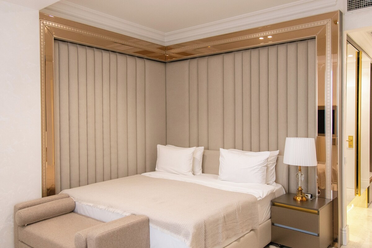 Suite estudio junior, vista a la ciudad | Ropa de cama de alta calidad y tabla de planchar con plancha 