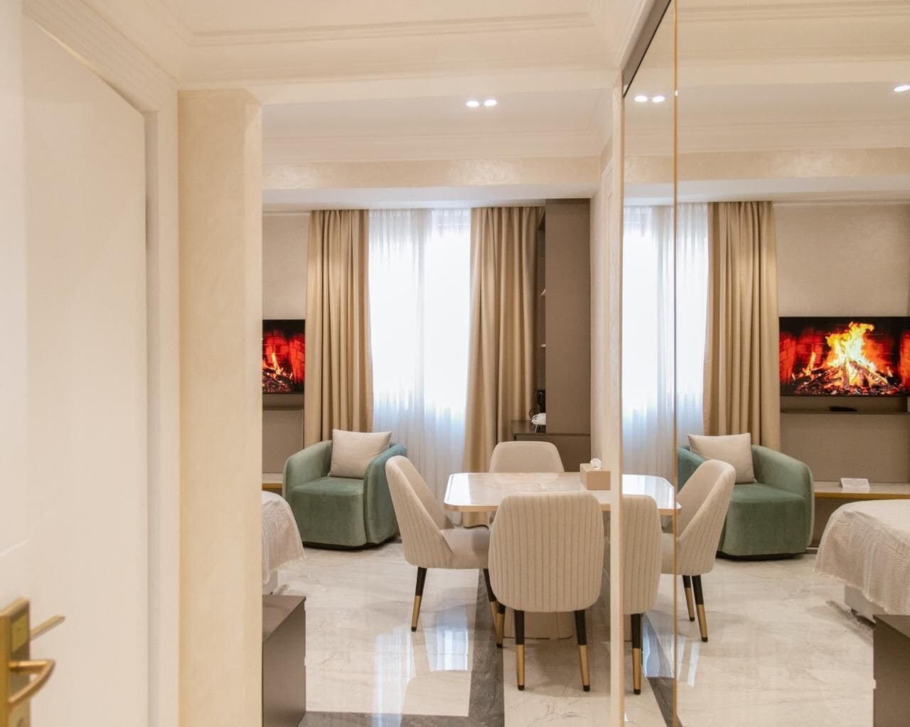 Business Studio Suite, City View