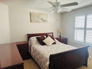 Desk, iron/ironing board, free WiFi, bed sheets - Hemingway Bloom - 3/2 w/ Grill in The Villages - Hemmingway (Hemmingway, The Villages)