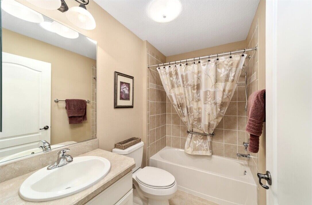 Guest Bathroom - Shower/Tub Combo