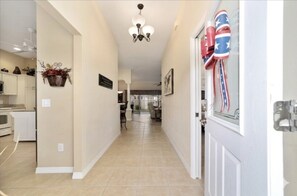 Interior - Hemingway Bloom - 3/2 w/ Grill in The Villages - Hemmingway (Hemmingway, The Villages)