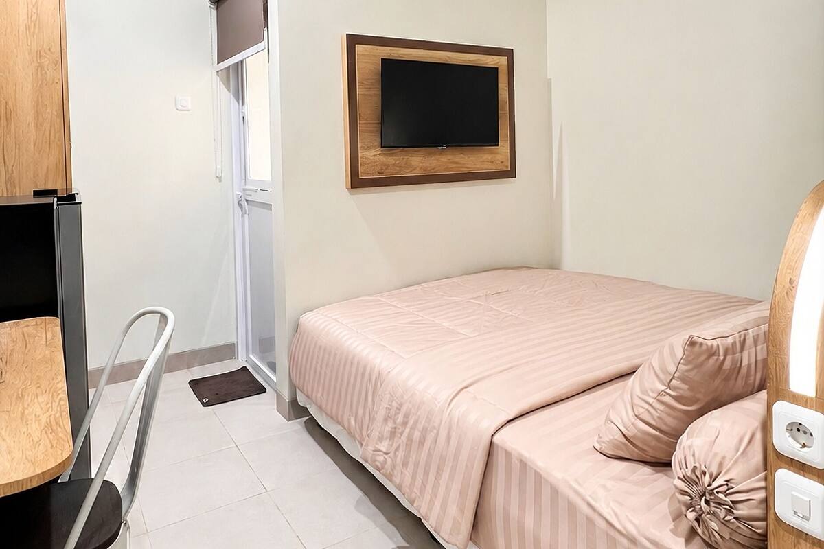 Deluxe Room | Desk, free WiFi