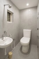 Ducha, artículos de tocador gratuitos, toallas, jabón