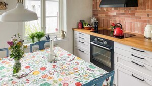 Coffee/tea maker, fridge, oven, dishwasher - Awesome home in Tomelilla with WiFi (Tomelilla)