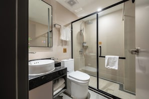 Classic-Zimmer | Badezimmer | Dusche, kostenlose Toilettenartikel, Haartrockner, Handtücher