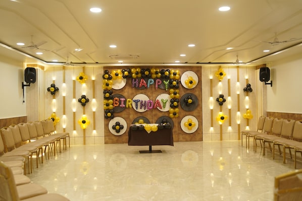 Banquet hall - Hotel Rajshree (Guna)