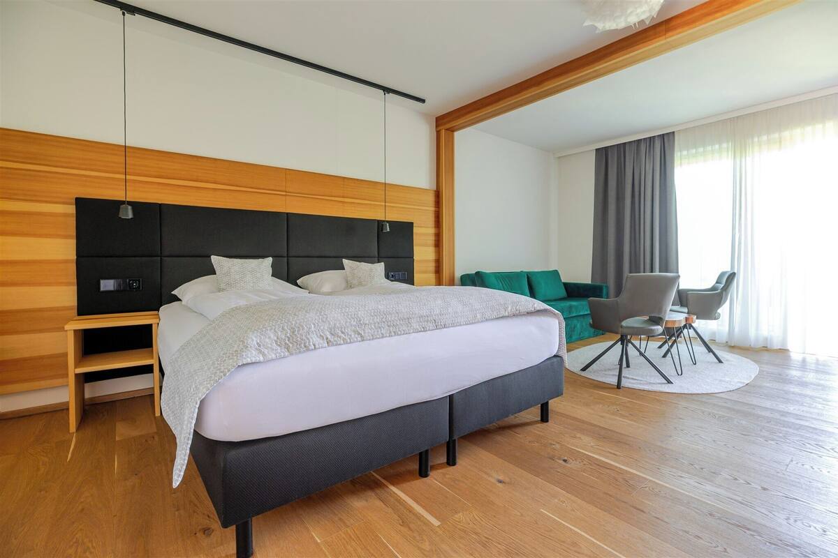 In-room safe, free WiFi