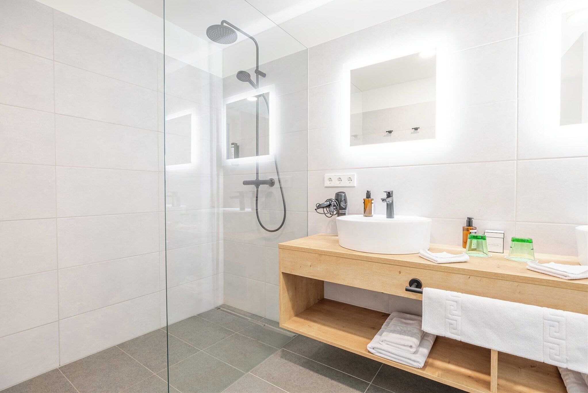 Studio Suite | Bathroom | Hair dryer, bidet, towels, soap