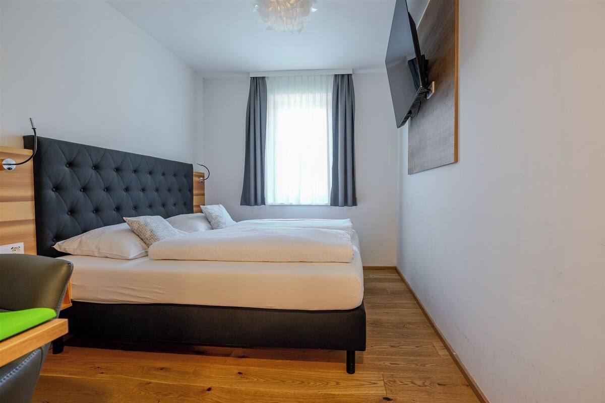 In-room safe, free WiFi