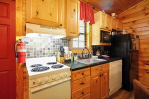 ماكينة لصنع القهوة/الشاي، ثلاجة، ميكروويف، فرن