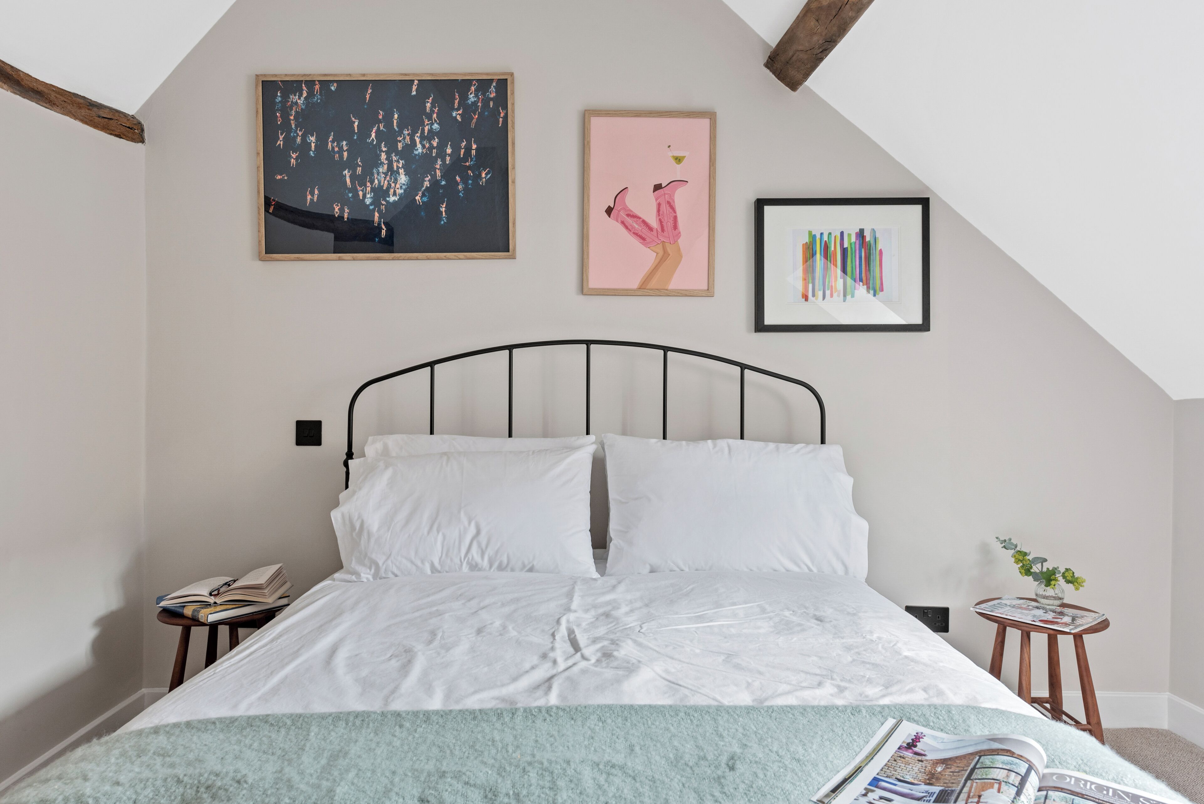 4 bedrooms, iron/ironing board, free WiFi, bed sheets