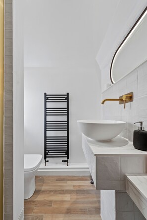Bathroom - Historic Grade 2 Listed 4 bed house in central Kenilworth (Kenilworth)