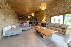 Téléviseur, foyer