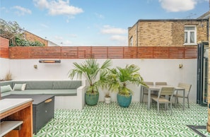 Outdoor dining - Superb architecturally designed house in fantastic location (London)