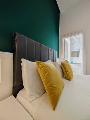 Room - Sweeting Street Apartment (Liverpool)