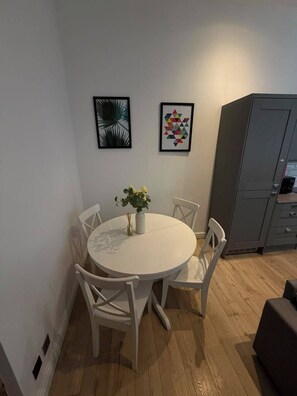 Dining - Sweeting Street Apartment (Liverpool)