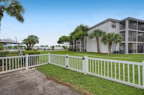 Property grounds - Bright & Modern Furnished Home with Pool Access (Tamarac)