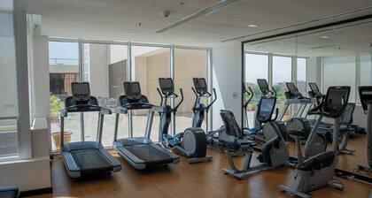 Resort-Style Studio with Pool & 24/7 Gym - Retal