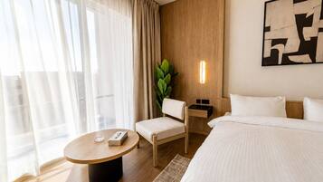 Desk, WiFi, bed sheets