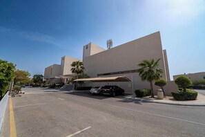 Property grounds - Resort-Style Studio with Pool & 24/7 Gym - Retal (Dammam)