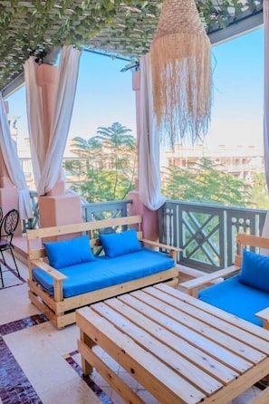 Appartement, balkon, uitzicht op tuin | Terrein van de accommodatie