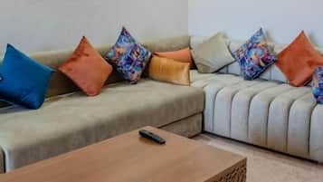 Apartment, Balcony, Garden View | Ruang tamu