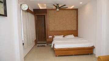 Deluxe Suite, City View | WiFi (free)