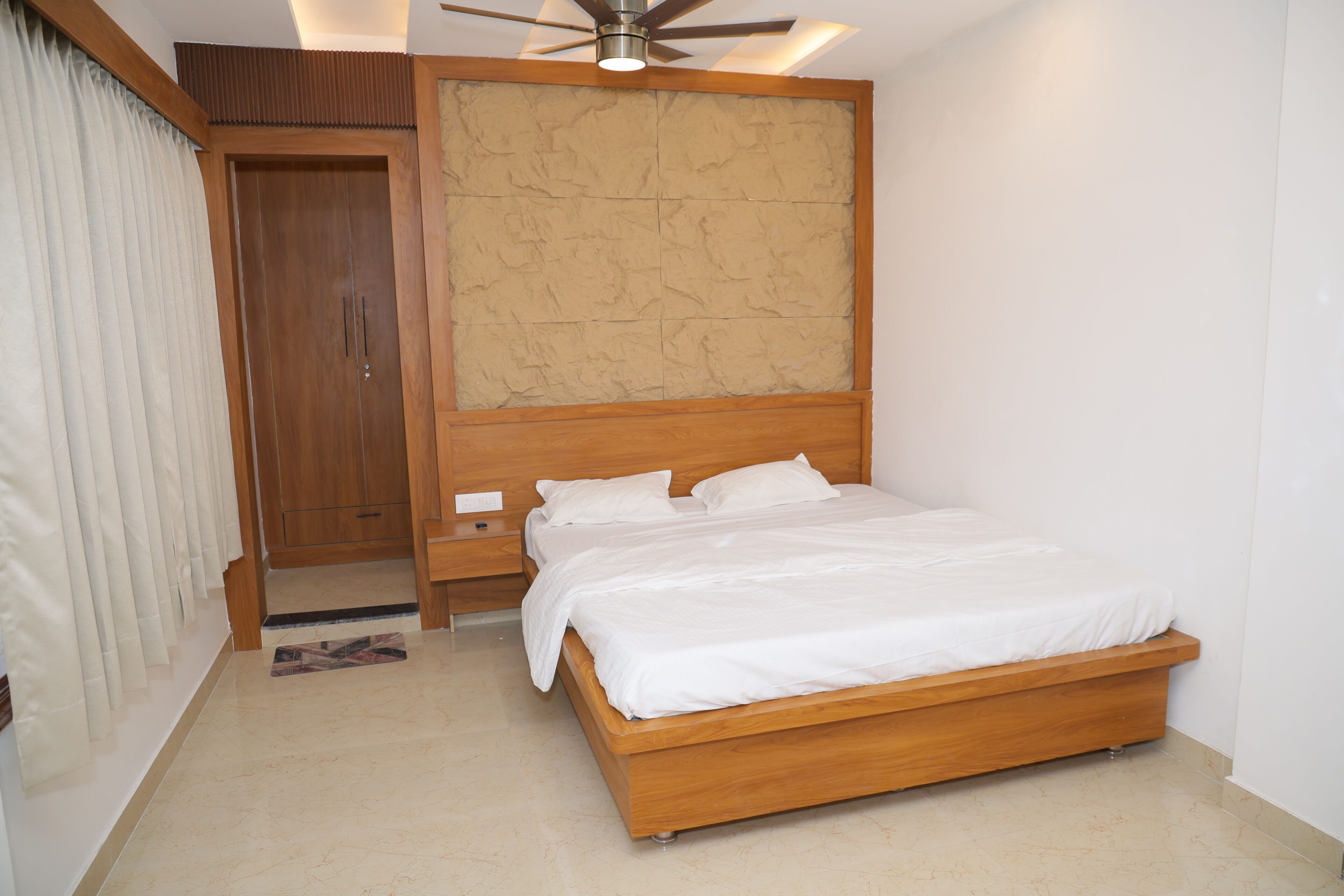 Deluxe Suite, City View