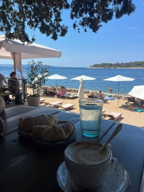 Outdoor dining - Cozy, beautiful and comfortae 2-bedroom apartment in adorable Suha Punta with AC (Kampor)