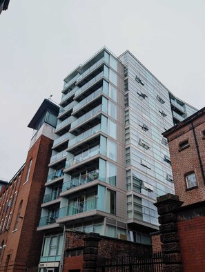 Exterior - Modern Liverpool City View 1-Bed Apartment (Liverpool)