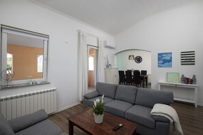 Fernseher, Tischtennisplatte