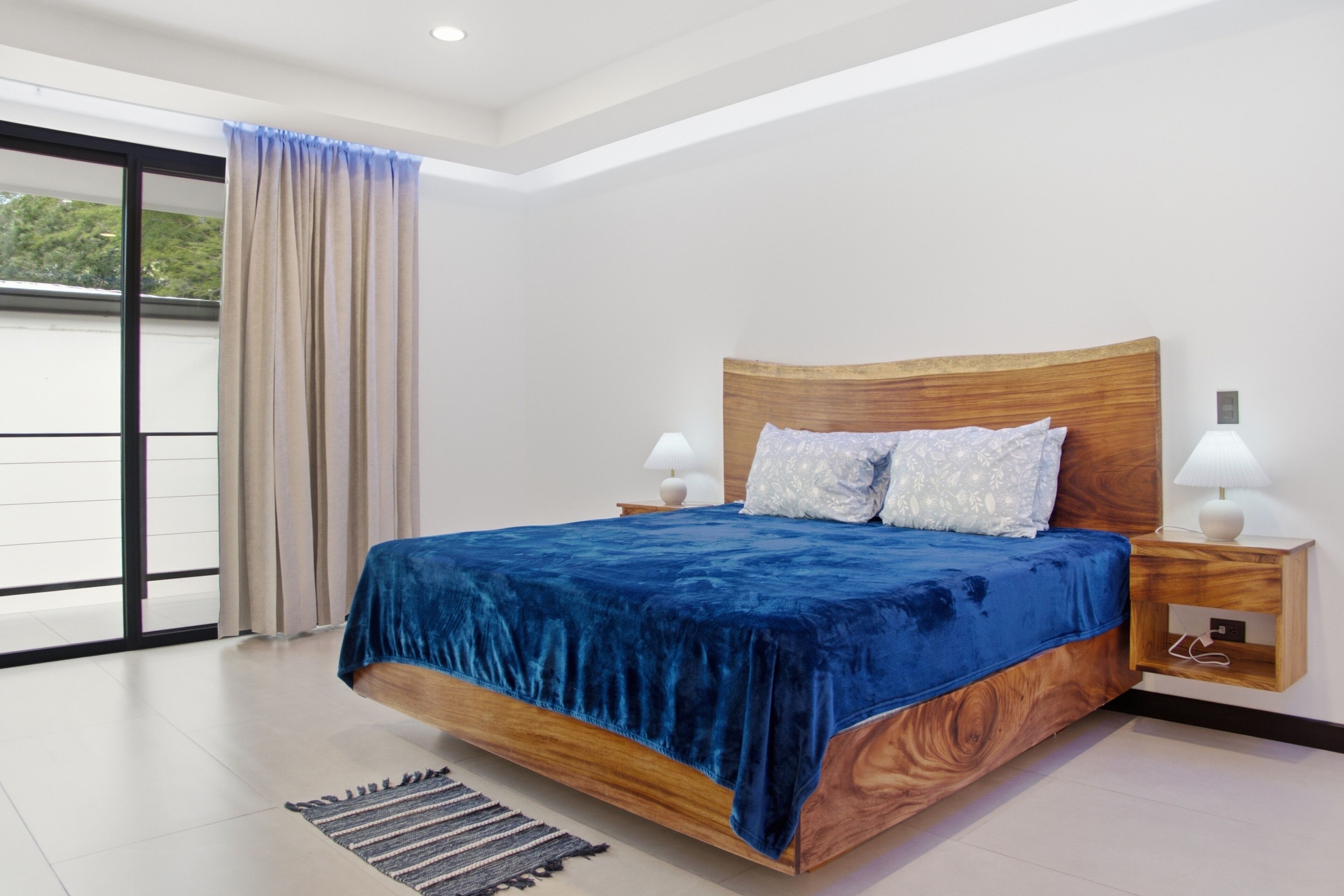 Iron/ironing board, WiFi (free), bed sheets