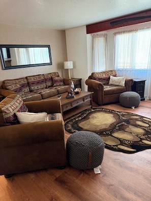 Living area - The Cozy Corner, is a 2-bedroom apartment in Anchorage for a relaxing stay! (Anchorage)