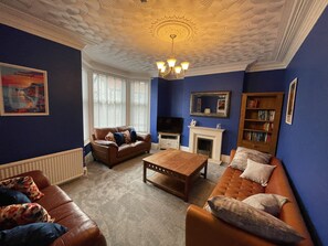 Living area - North Bay Nest - Family Friendly Luxury Holiday Home - 4 Minutes From The Beach (Scarborough)