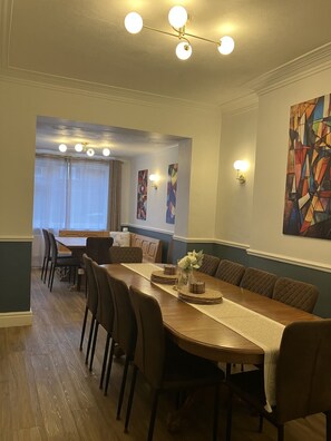 Dining - North Bay Nest - Family Friendly Luxury Holiday Home - 4 Minutes From The Beach (Scarborough)