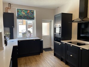 Private kitchen - North Bay Nest - Family Friendly Luxury Holiday Home - 4 Minutes From The Beach (Scarborough)
