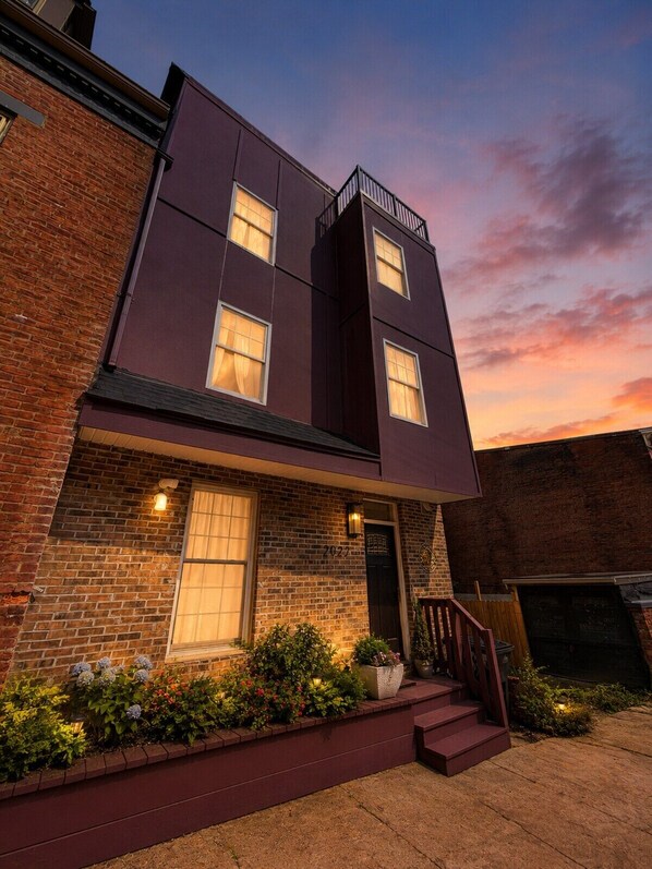 Exterior - Skytop ar Over The Rhine 6-bedroom 4 bath Cincinnati (Cincinnati)