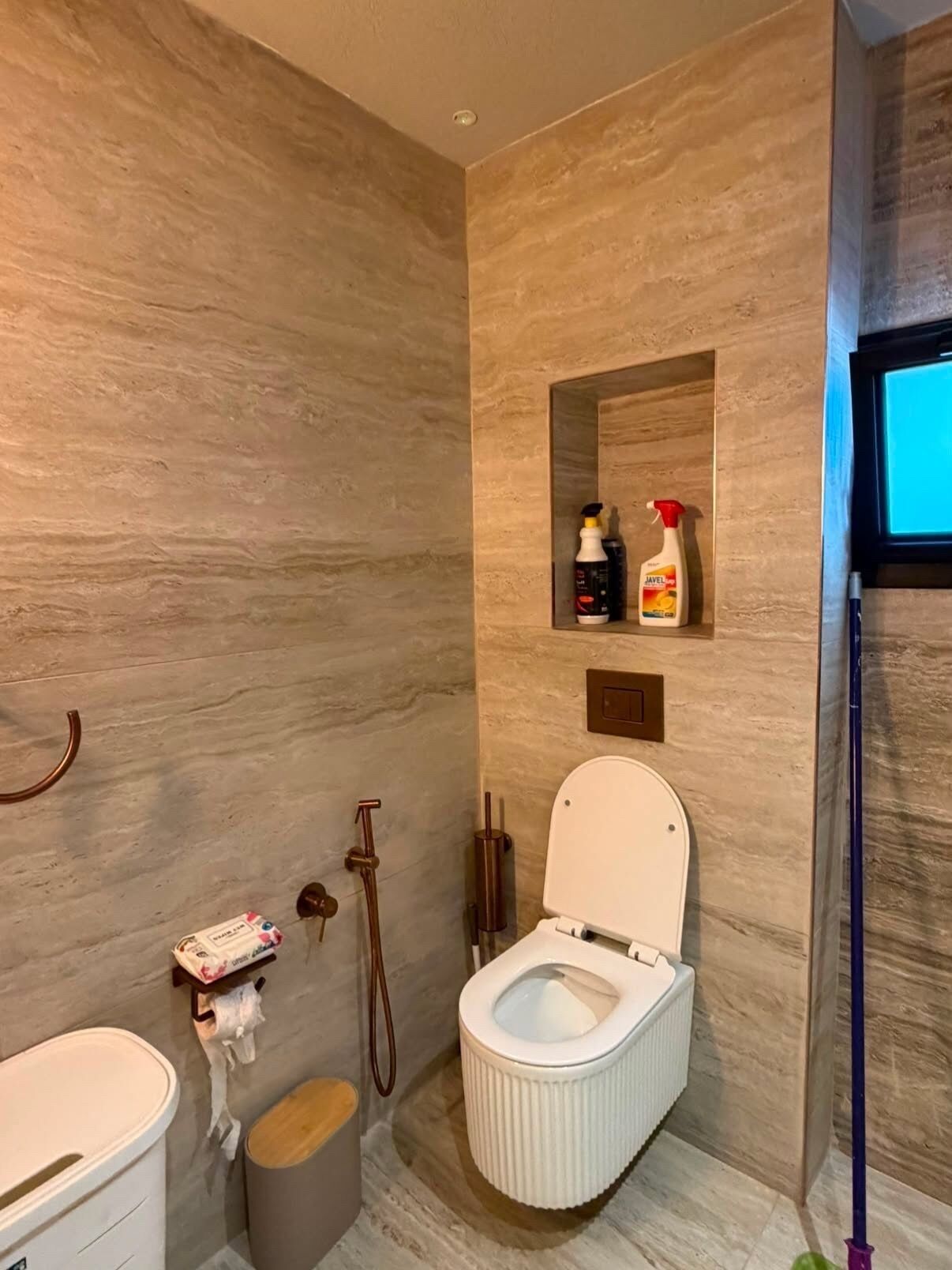 Shower, jetted tub, hair dryer, towels