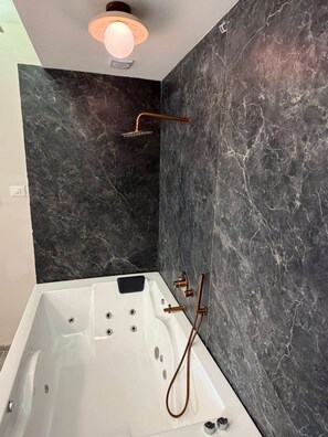 Bathroom - Luxury rustic stone villa in Acre:Private Spa Jaccuzi Massive Garden for events (Acre)