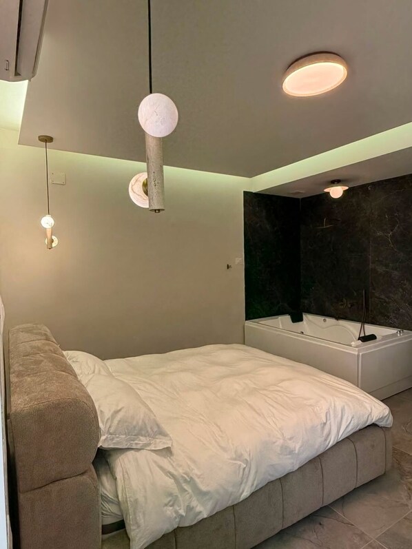 Room - Luxury rustic stone villa in Acre:Private Spa Jaccuzi Massive Garden for events (Acre)