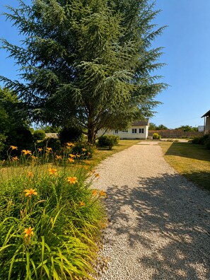 Property grounds - Le Clos Nicole - Family home for 12 people with a large garden (Autheuil-en-Valois)